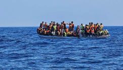 غادروا من لبنان.. قبرص تحتجز 300 سوري في البحر أثناء رحلتهم إلى أوروبا